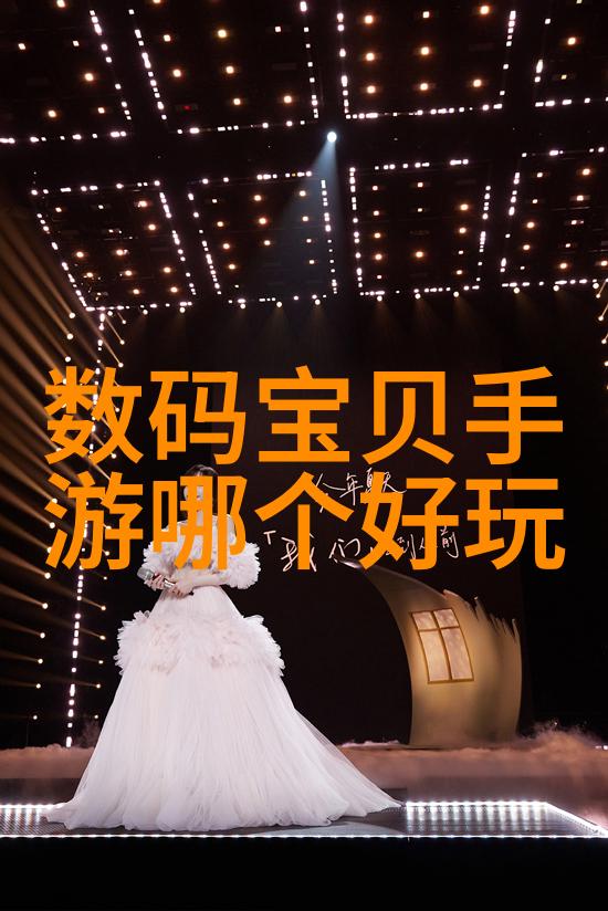 北方的冬日暖阳下一个身材魁梧面容丰满的东北老太太在她的小院子里轻松地摆弄着她那一大堆的野菜BBWBi