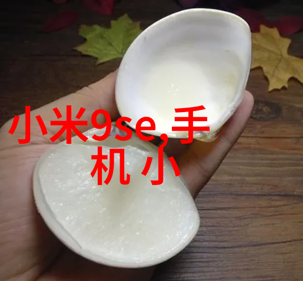 戴玩具去上学不能掉出来-小朋友的创意装扮戴着爱情在校园里