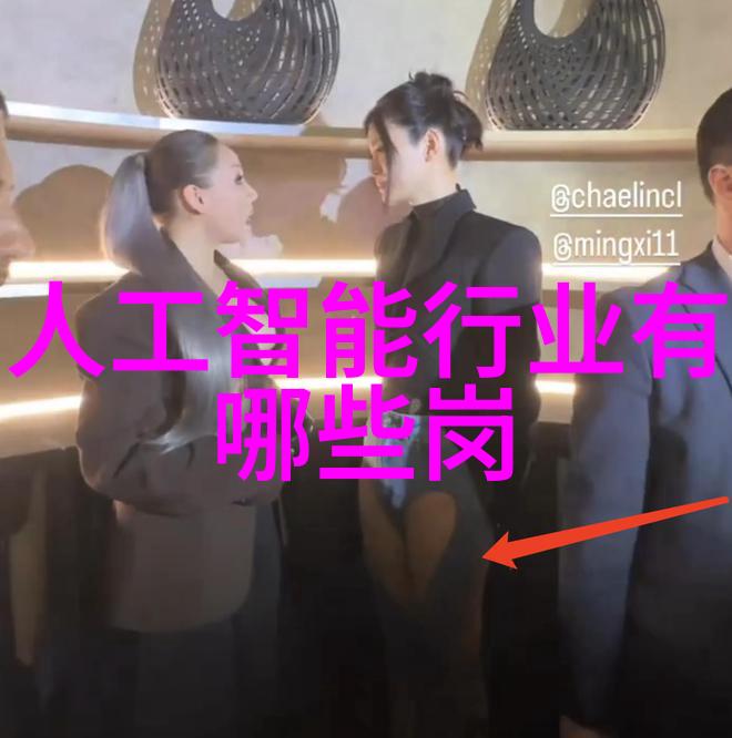 在室内装饰设计中如何合理搭配仿实木地板与其他家具和装饰元素