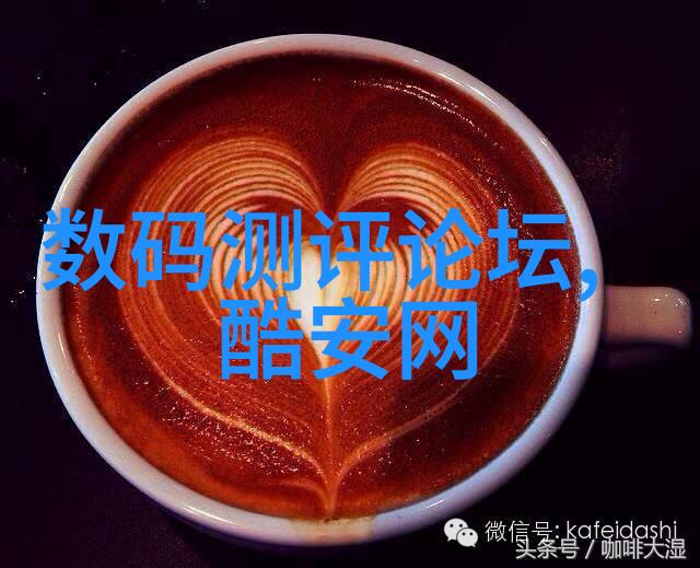在大自然的怀抱中左手轻触惠而浦的智慧设计右手则印着格兰仕对全品类的无限押注同时让我们不忘探索美的微波